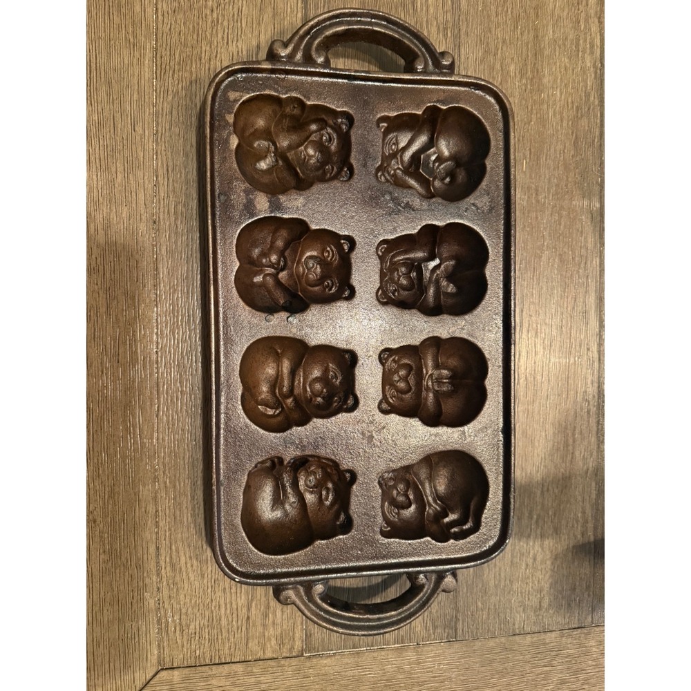 Vintage John Wright Cast Iron Teddy Pan 8 Bear Muffin Cornbread Mold USA Made